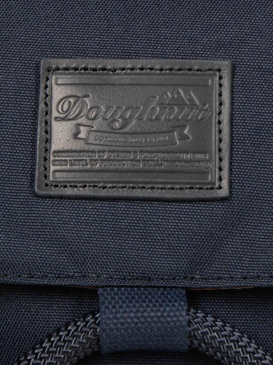 Sac à Dos Doughnut Colorado Small Black & Navy Series 6 Sac à Dos Doughnut Colorado Small Black & Navy Series – Image 4